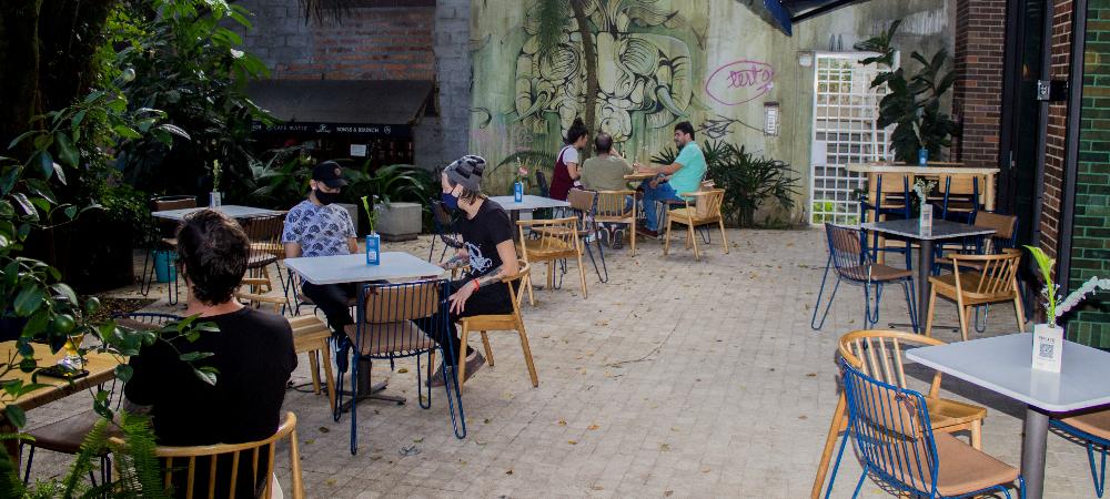En la reactivación económica, la Alcaldía de Medellín acompaña a comerciantes para un mejor aprovechamiento del espacio público